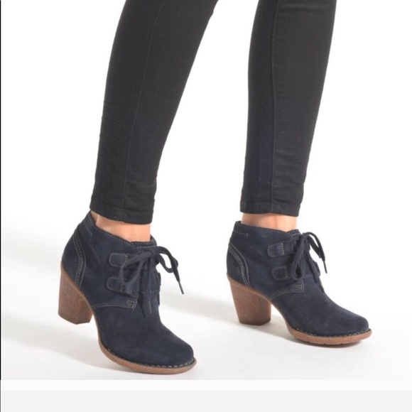 Clarks Shoes - Clarks Carleta Lyon Ankle Bootie 8 EUC